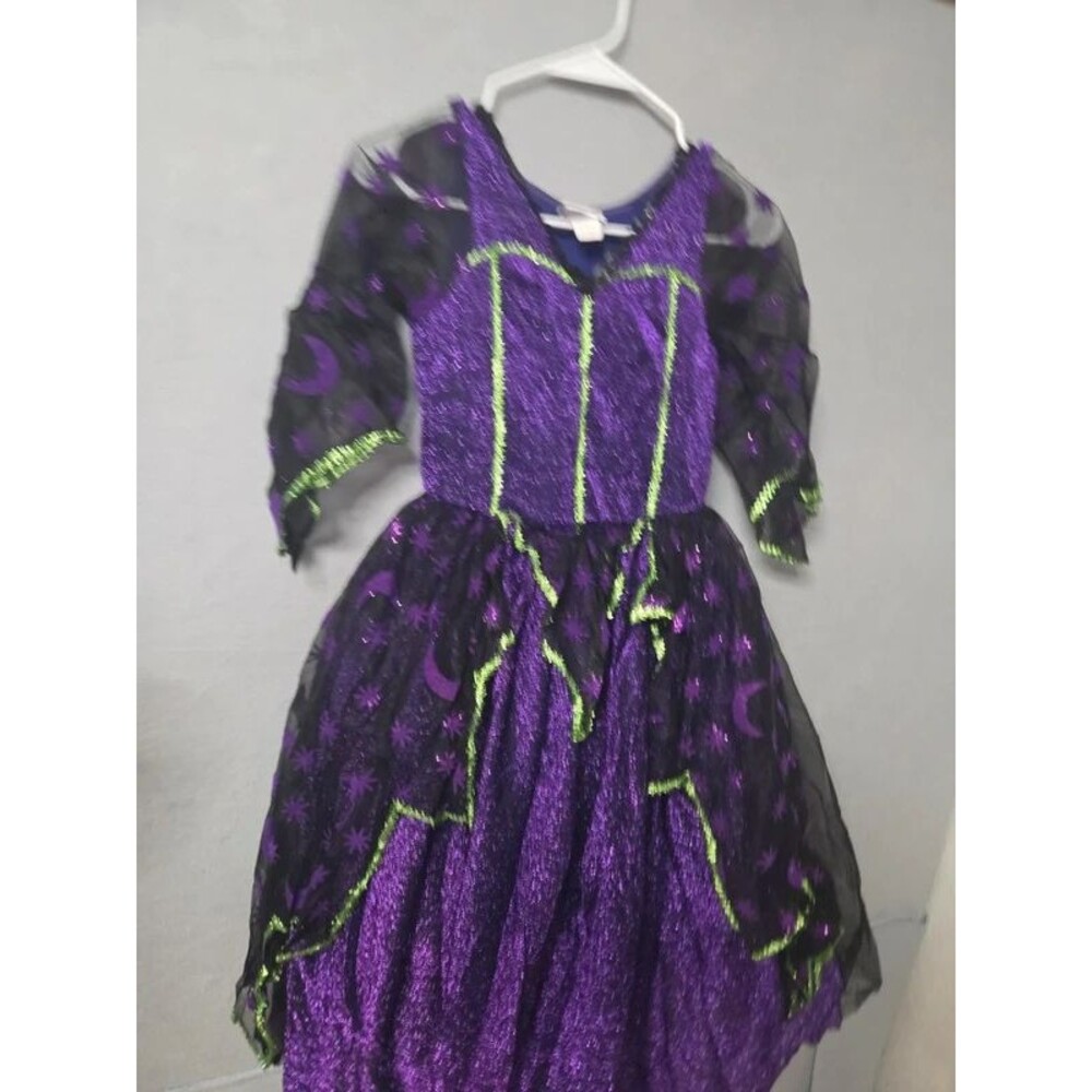 Beautiful girls witch costume - Picture 4 of 8